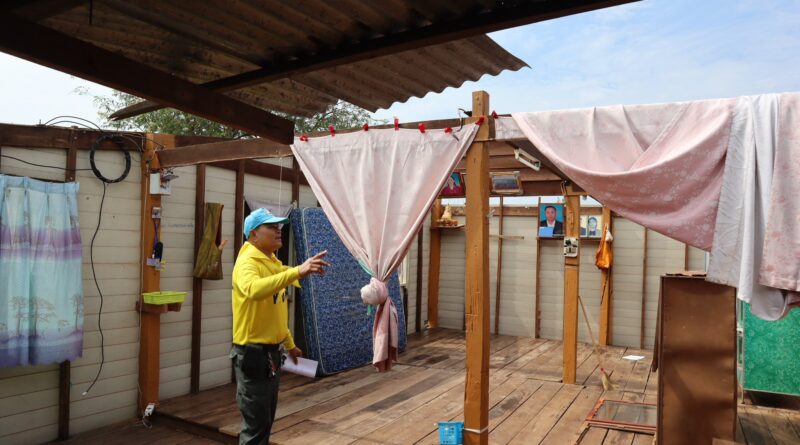 กก.ตชด.23 จัดกำลังพลออกสำรวจความเสียหายบ้านเรือนประชาชน ในพื้นที่ถูกพายุฤดูร้อนพัดเสียหาย